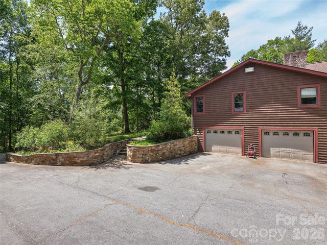40 Deer Ridge Road, Mills River, NC 28759