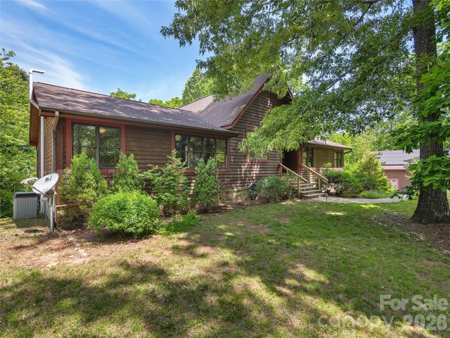 40 Deer Ridge Road, Mills River, NC 28759