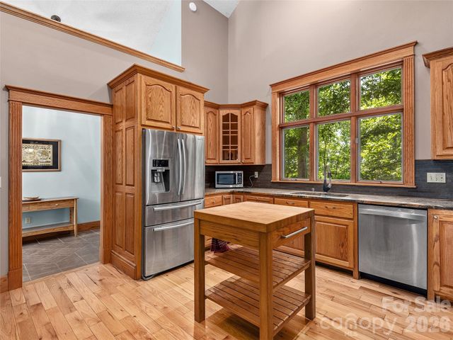 40 Deer Ridge Road, Mills River, NC 28759