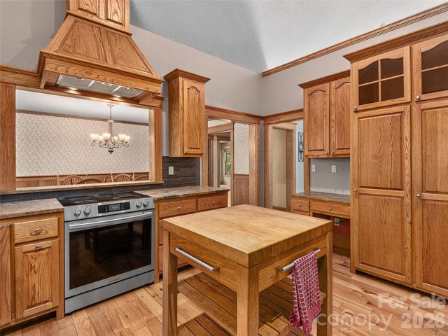 40 Deer Ridge Road, Mills River, NC 28759