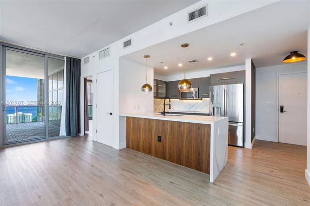 3301 NE 1st Ave H2215, Miami, FL 33137