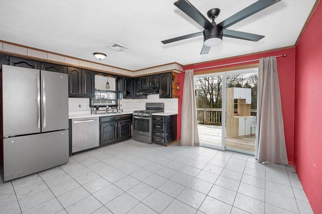 14 New Caster Dr, Lowell, MA 01854