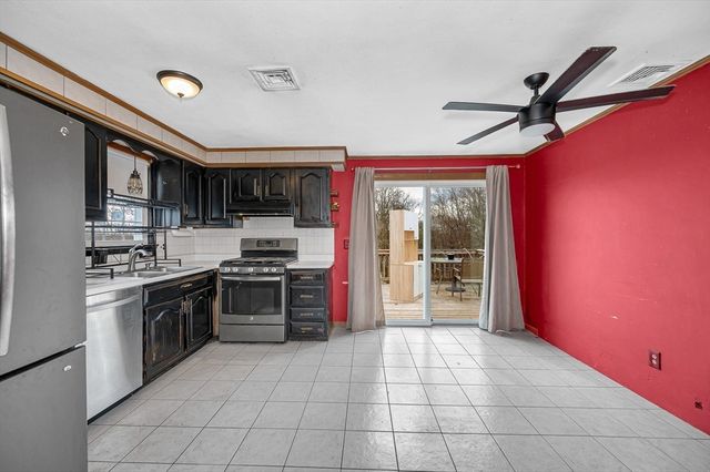 14 New Caster Dr, Lowell, MA 01854