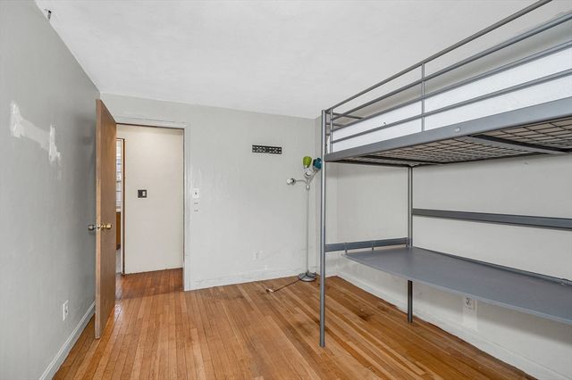 14 New Caster Dr, Lowell, MA 01854