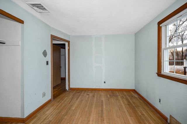 14 New Caster Dr, Lowell, MA 01854