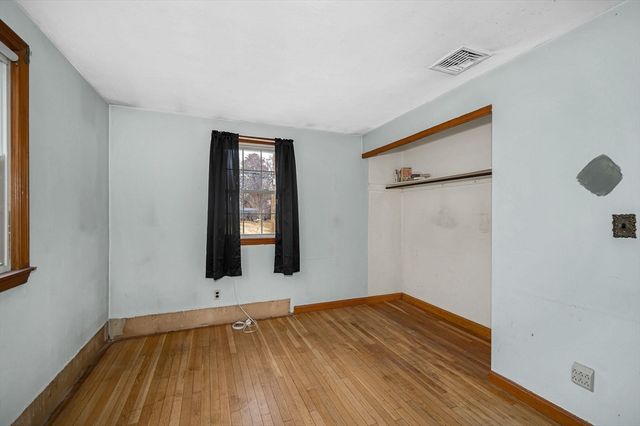 14 New Caster Dr, Lowell, MA 01854