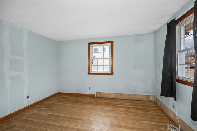 14 New Caster Dr, Lowell, MA 01854