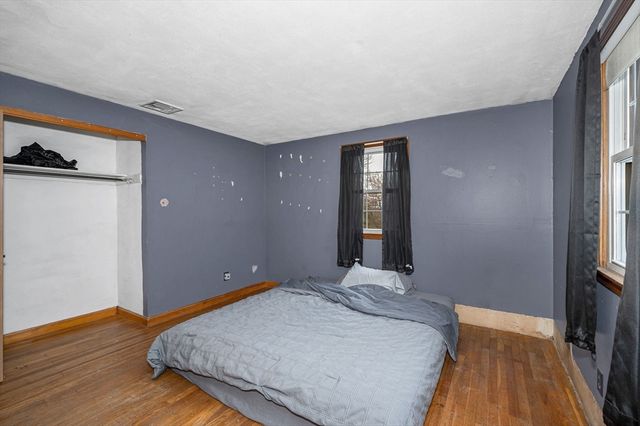 14 New Caster Dr, Lowell, MA 01854