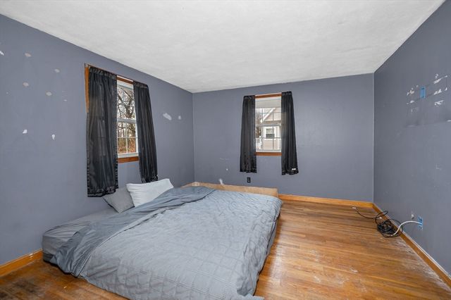 14 New Caster Dr, Lowell, MA 01854