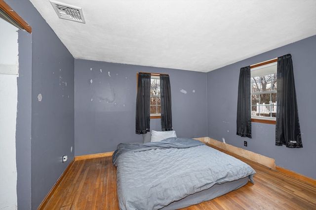 14 New Caster Dr, Lowell, MA 01854