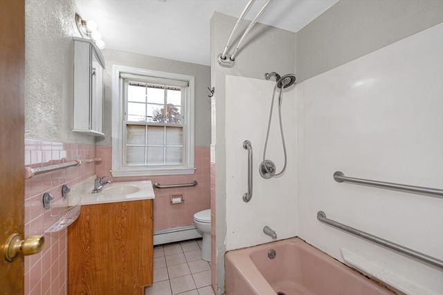 14 New Caster Dr, Lowell, MA 01854