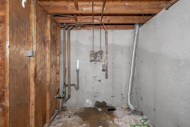 14 New Caster Dr, Lowell, MA 01854