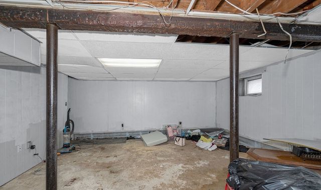 14 New Caster Dr, Lowell, MA 01854