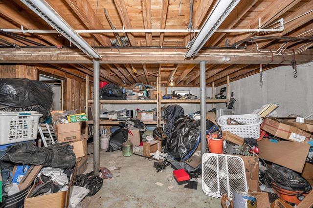 14 New Caster Dr, Lowell, MA 01854