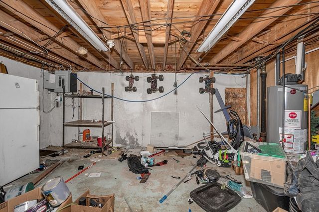 14 New Caster Dr, Lowell, MA 01854