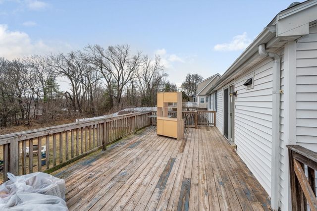 14 New Caster Dr, Lowell, MA 01854