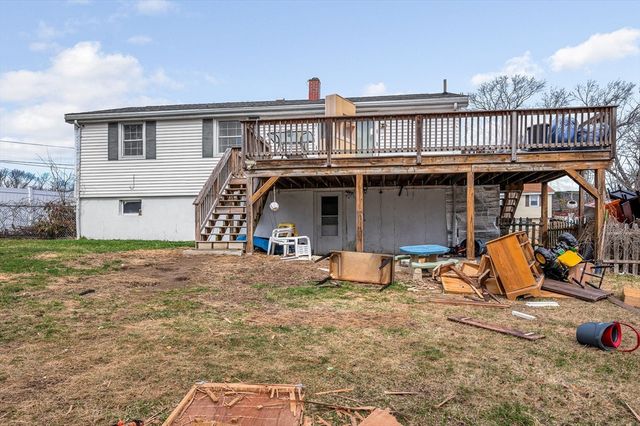 14 New Caster Dr, Lowell, MA 01854