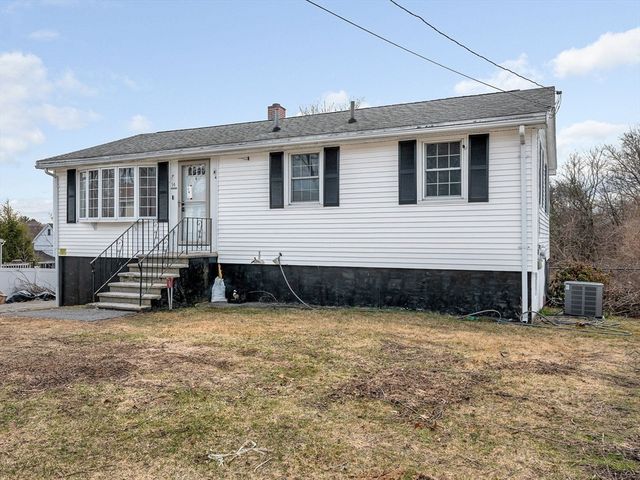 14 New Caster Dr, Lowell, MA 01854