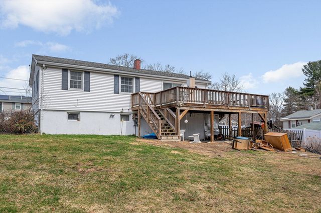14 New Caster Dr, Lowell, MA 01854