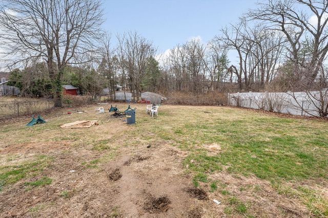 14 New Caster Dr, Lowell, MA 01854