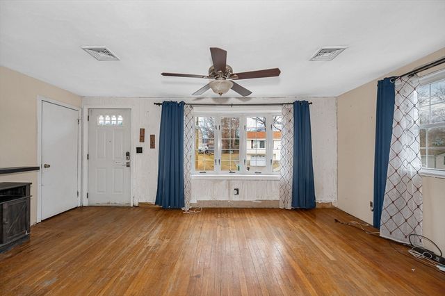 14 New Caster Dr, Lowell, MA 01854