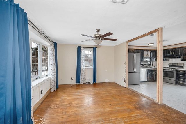 14 New Caster Dr, Lowell, MA 01854