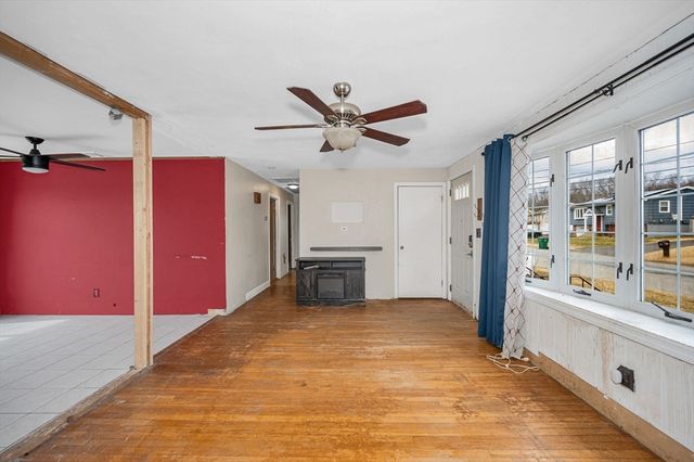 14 New Caster Dr, Lowell, MA 01854