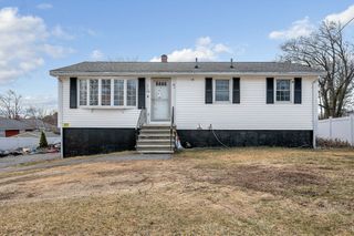 14 New Caster Dr, Lowell, MA 01854