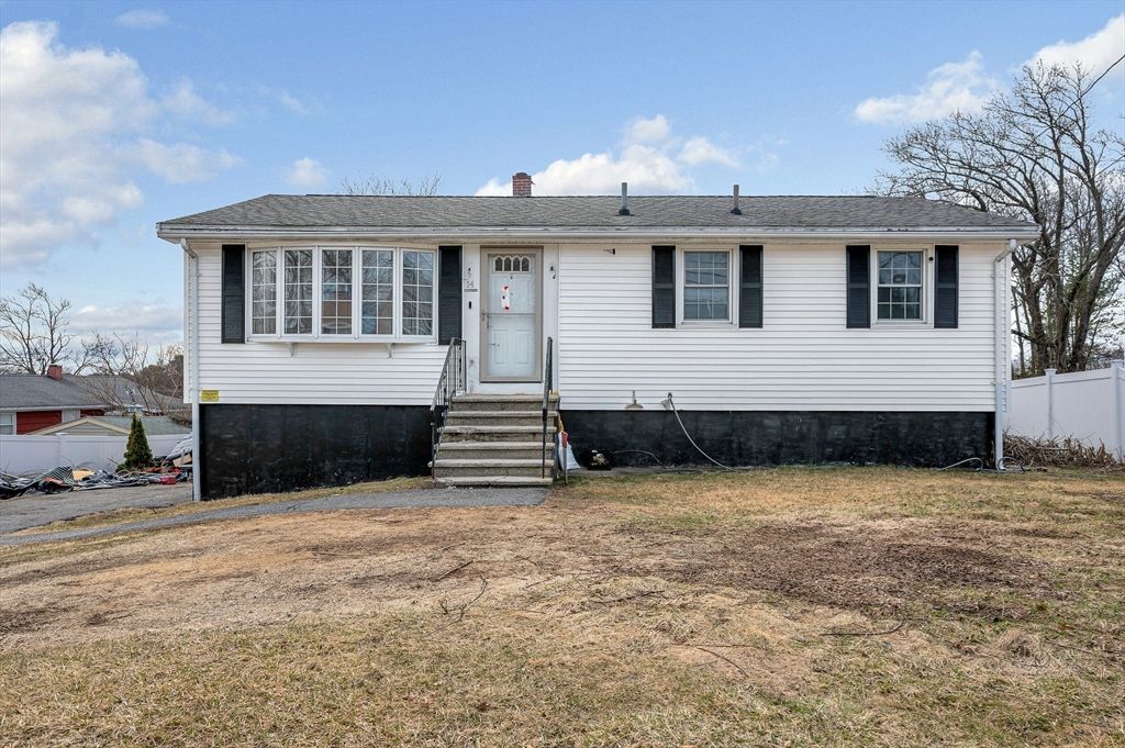 14 New Caster Dr, Lowell, MA 01854
