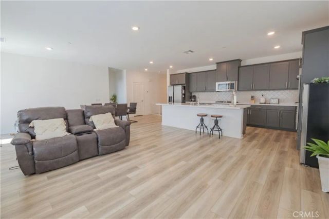 4953 Boston Ivy St, Fontana, CA 92336
