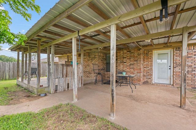 1215 Sandstone Drive, Cleburne, TX 76033