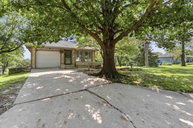 1800 Cedar Crest Drive, Manhattan, KS 66503