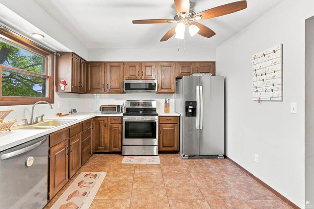 1800 Cedar Crest Drive, Manhattan, KS 66503