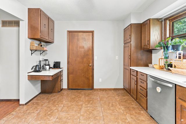 1800 Cedar Crest Drive, Manhattan, KS 66503
