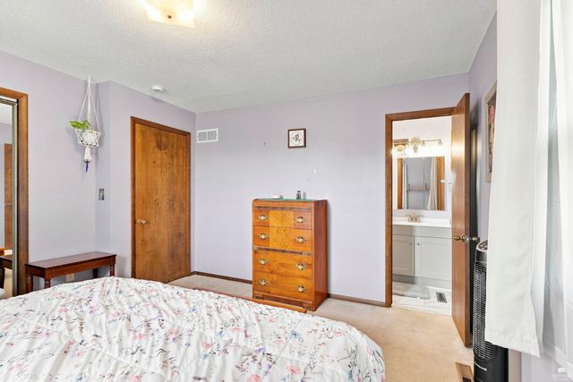 1800 Cedar Crest Drive, Manhattan, KS 66503