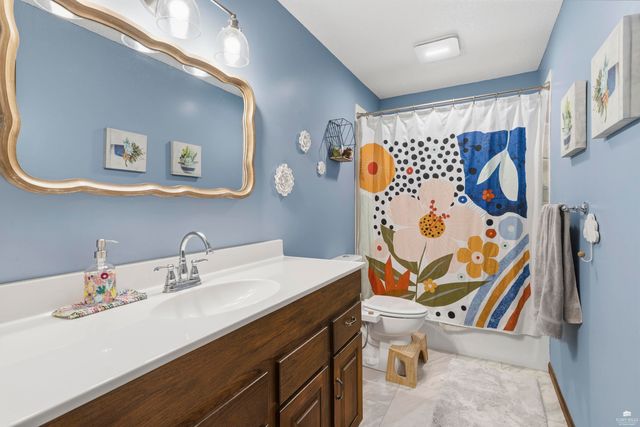 1800 Cedar Crest Drive, Manhattan, KS 66503