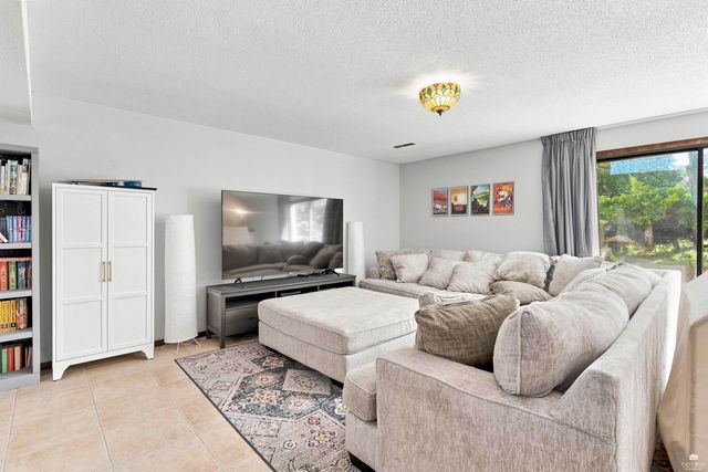 1800 Cedar Crest Drive, Manhattan, KS 66503