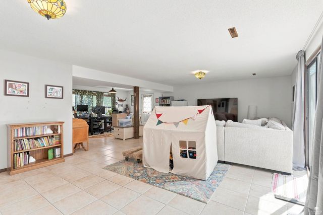 1800 Cedar Crest Drive, Manhattan, KS 66503