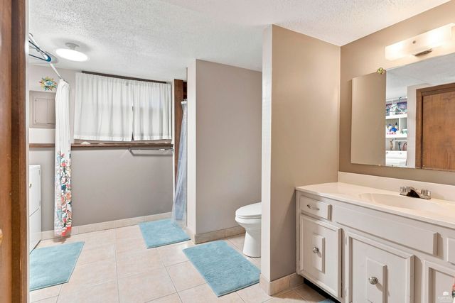 1800 Cedar Crest Drive, Manhattan, KS 66503