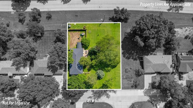 1800 Cedar Crest Drive, Manhattan, KS 66503