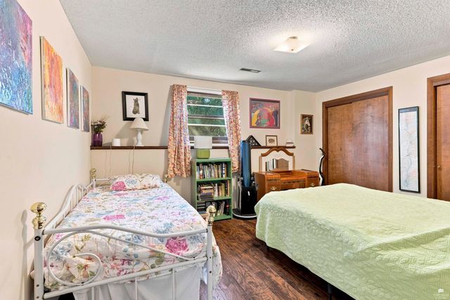 1800 Cedar Crest Drive, Manhattan, KS 66503