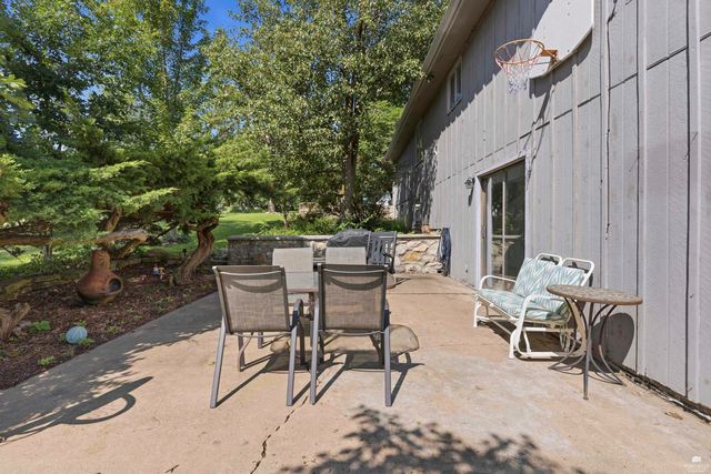 1800 Cedar Crest Drive, Manhattan, KS 66503