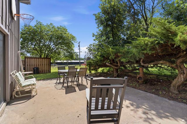 1800 Cedar Crest Drive, Manhattan, KS 66503
