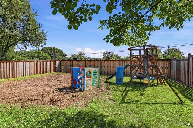 1800 Cedar Crest Drive, Manhattan, KS 66503