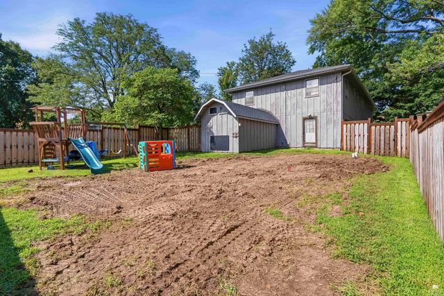 1800 Cedar Crest Drive, Manhattan, KS 66503