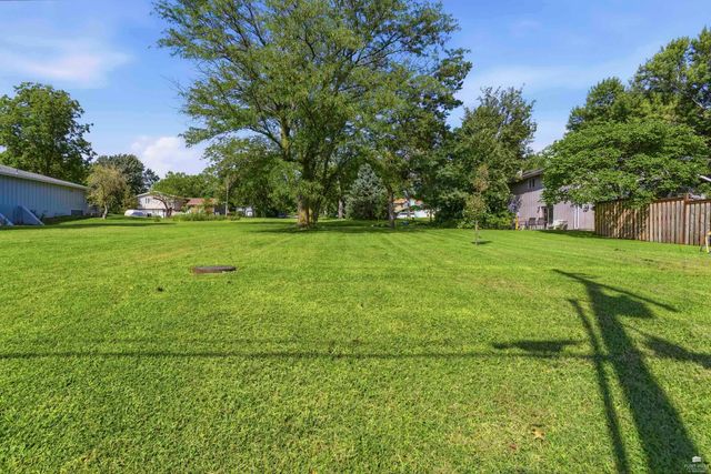 1800 Cedar Crest Drive, Manhattan, KS 66503