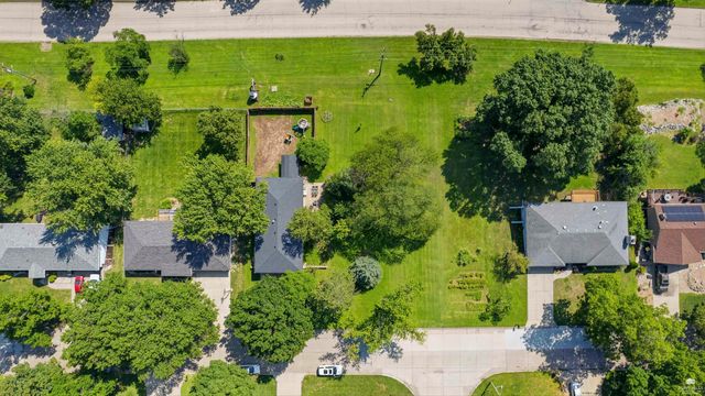 1800 Cedar Crest Drive, Manhattan, KS 66503