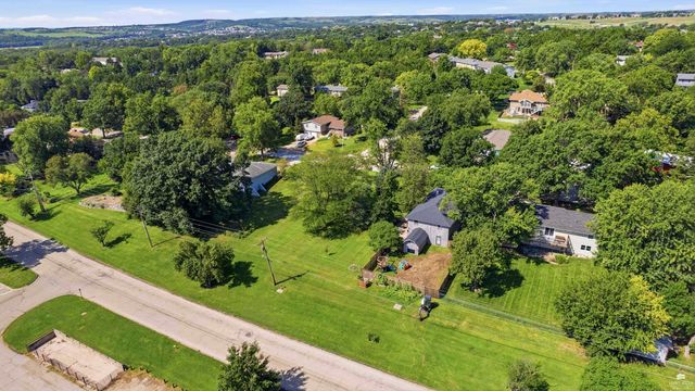 1800 Cedar Crest Drive, Manhattan, KS 66503