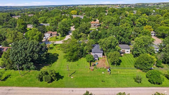 1800 Cedar Crest Drive, Manhattan, KS 66503