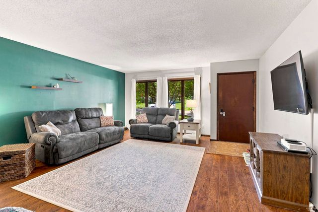 1800 Cedar Crest Drive, Manhattan, KS 66503